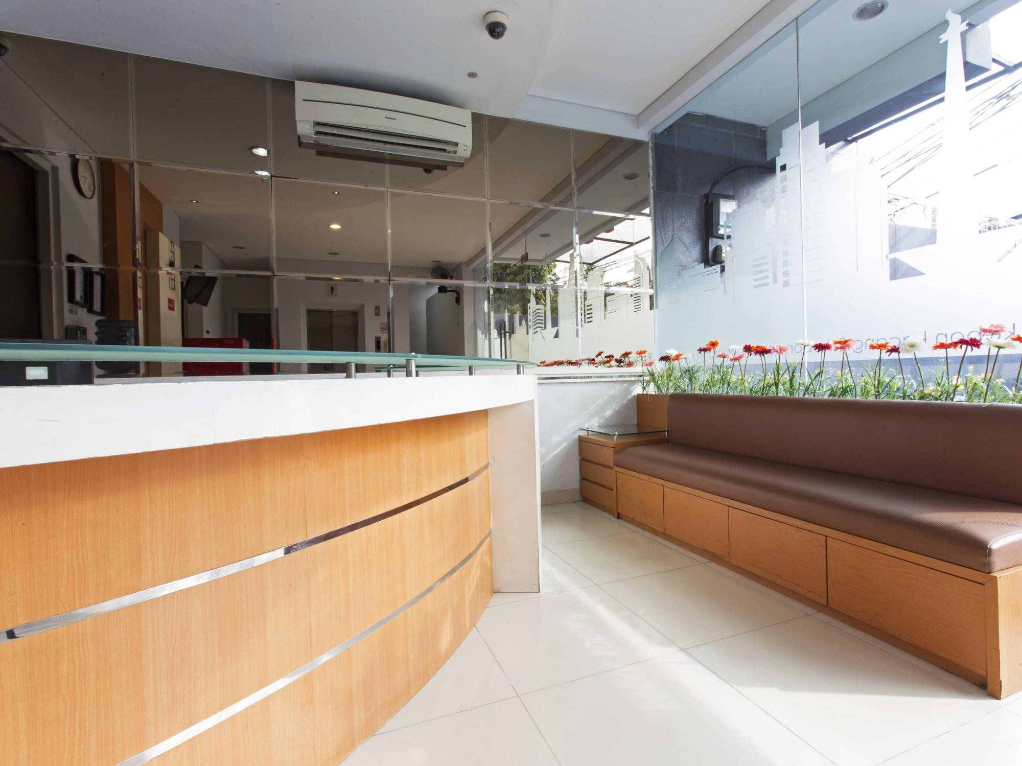 Rumah tetamu Reddoorz Near Thamrin 2*