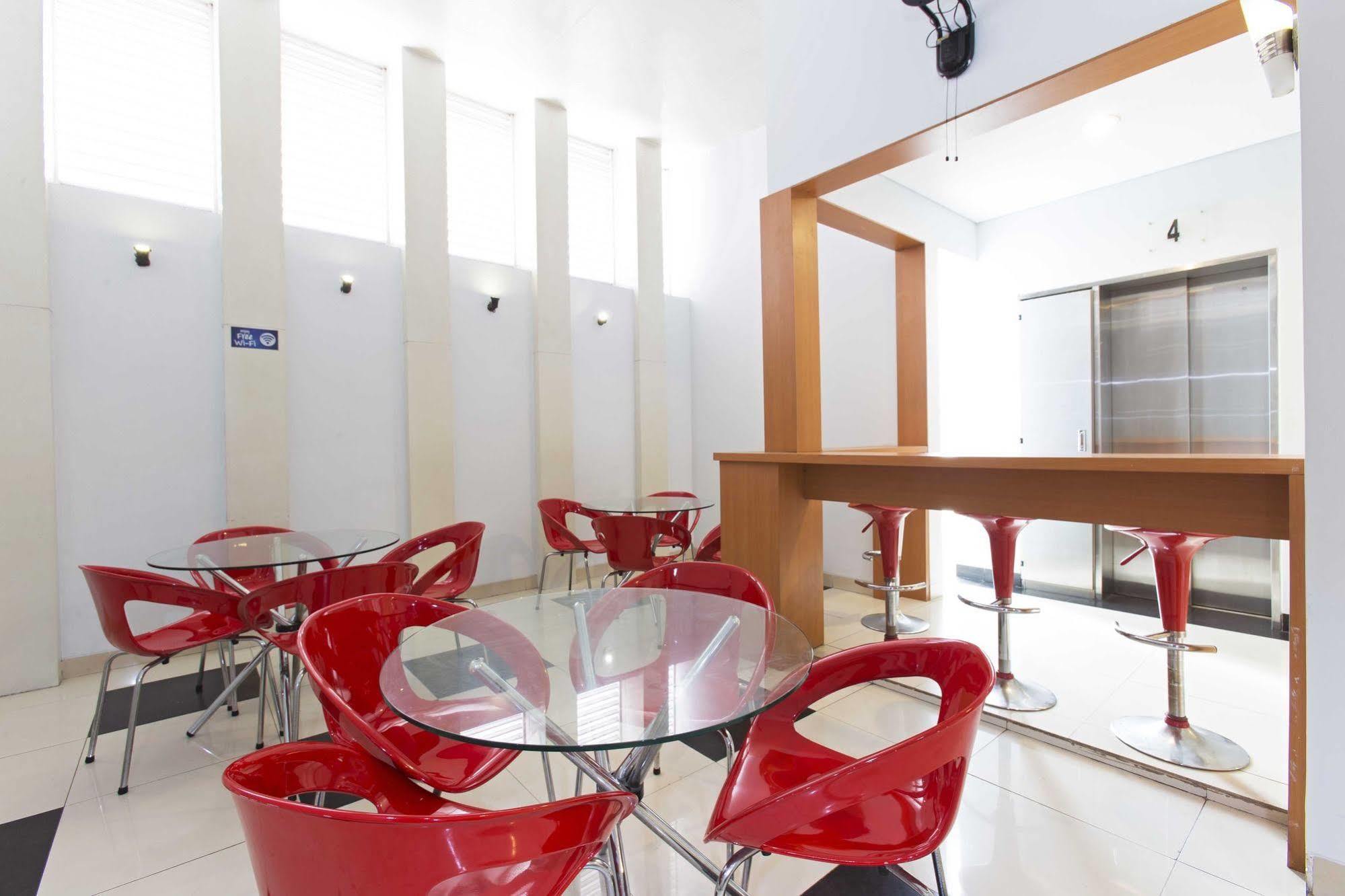 Rumah tetamu Reddoorz Near Thamrin Jakarta